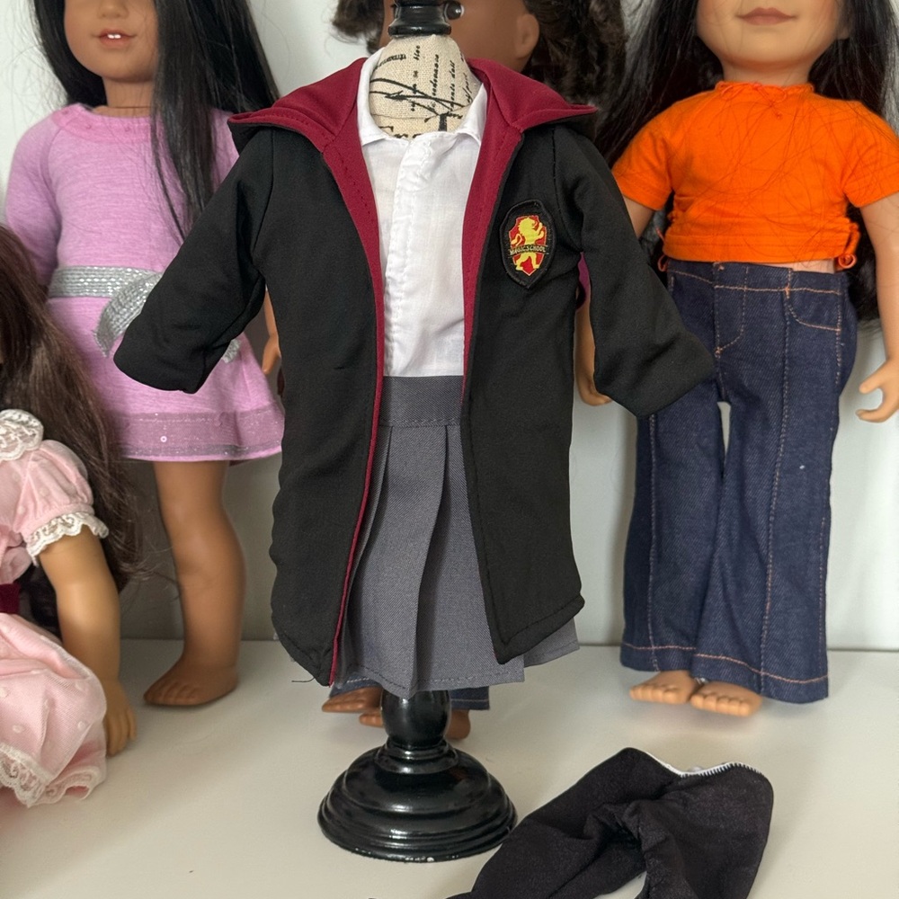 Hogwarts Robe Set, (DOLL IS NOT INCLUDED) - Picture 2 of 6